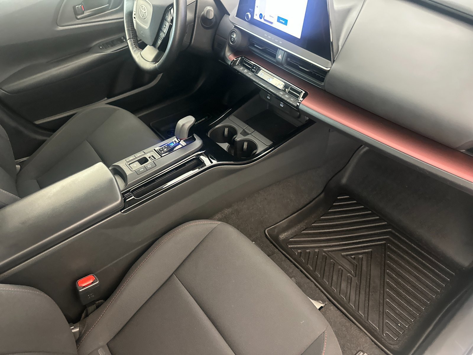 Used 2023 Toyota Prius Prime FWD image 16