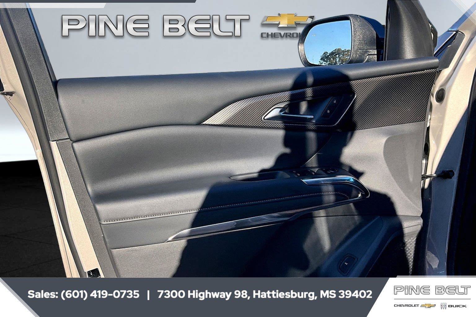 New 2027 Chevrolet Traverse Z71 w/ Driver Confidence Package AWD/4WD image 17