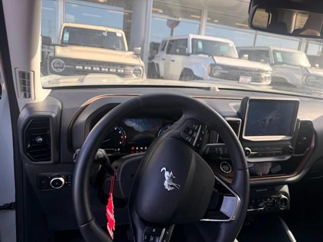 Used 2024 Ford Bronco Sport Outer Banks w/ Tech Package AWD/4WD image 3