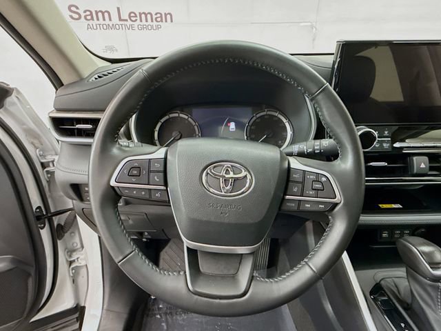 Used 2023 Toyota Highlander XLE image 11
