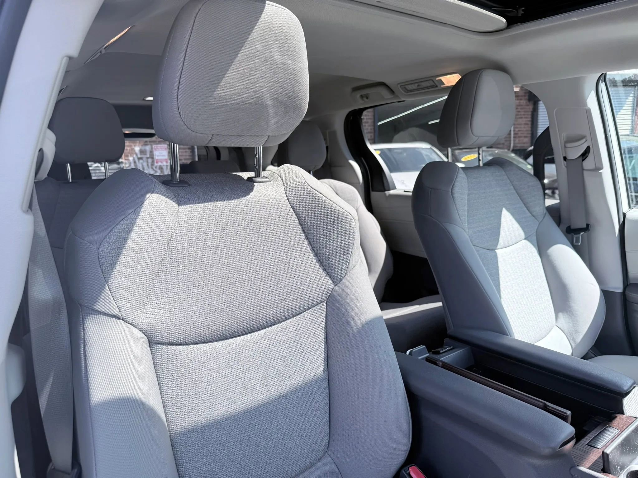 Used 2024 Toyota Sienna LE w/ LE Plus Package AWD/4WD image 27