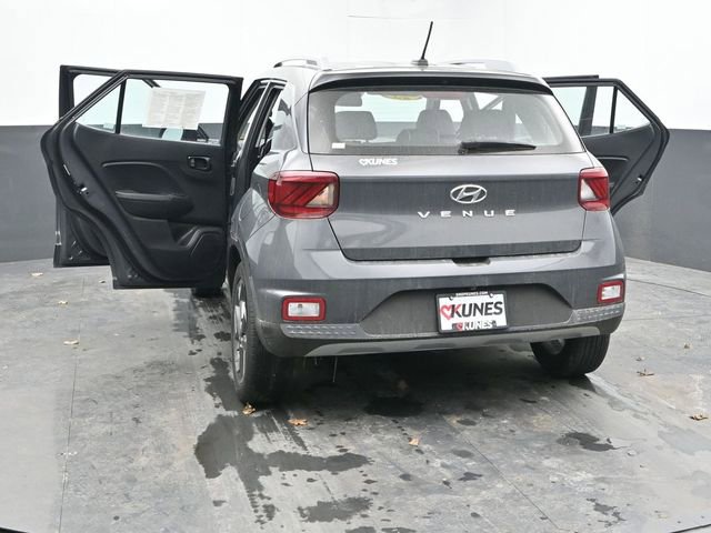 Used 2023 Hyundai Venue Limited image 36