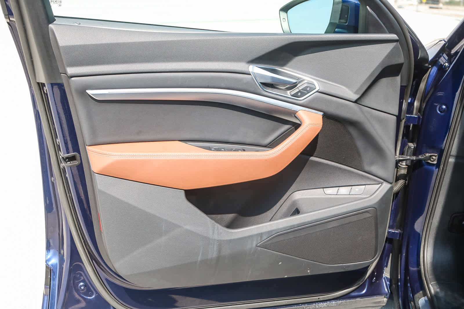 Used 2022 Audi e-tron Premium image 24