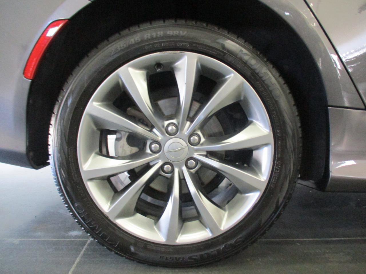 Used 2015 Chrysler 200 S w/ Comfort Group AWD/4WD image 22