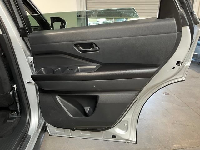 Used 2024 Nissan Pathfinder SV FWD image 15