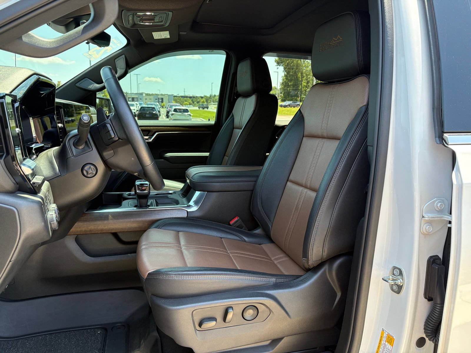 Used 2023 Chevrolet Silverado 1500 High Country w/ High Country Premium Package AWD/4WD image 26