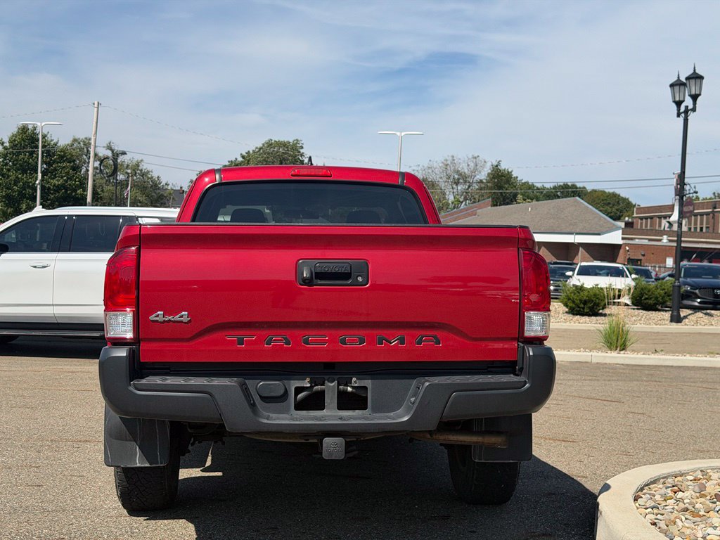 Used 2016 Toyota Tacoma SR AWD/4WD image 4