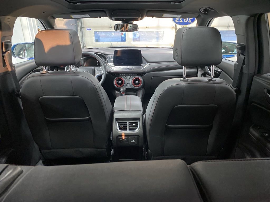 Used 2025 Chevrolet Blazer RS w/ Enhanced Convenience Package image 21