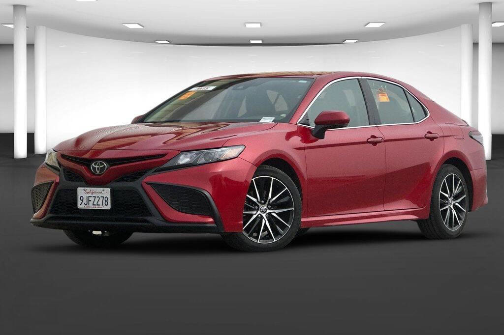 Used 2024 Toyota Camry SE image 2