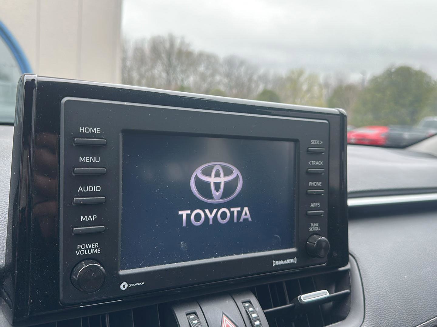 Used 2022 Toyota RAV4 XLE Premium image 18