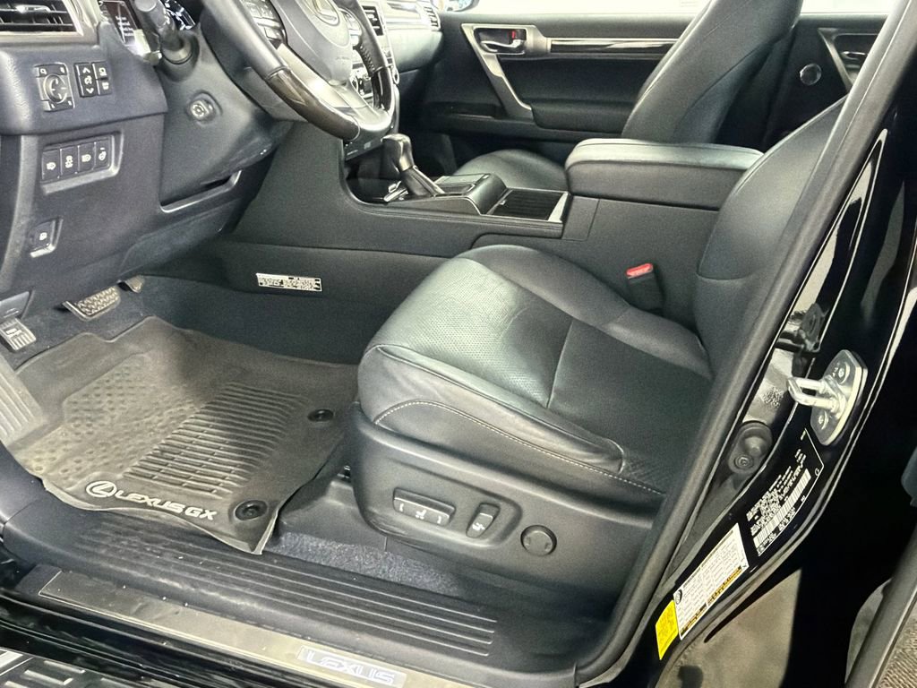 Used 2022 Lexus GX 460 Luxury w/ Accessory Package image 11