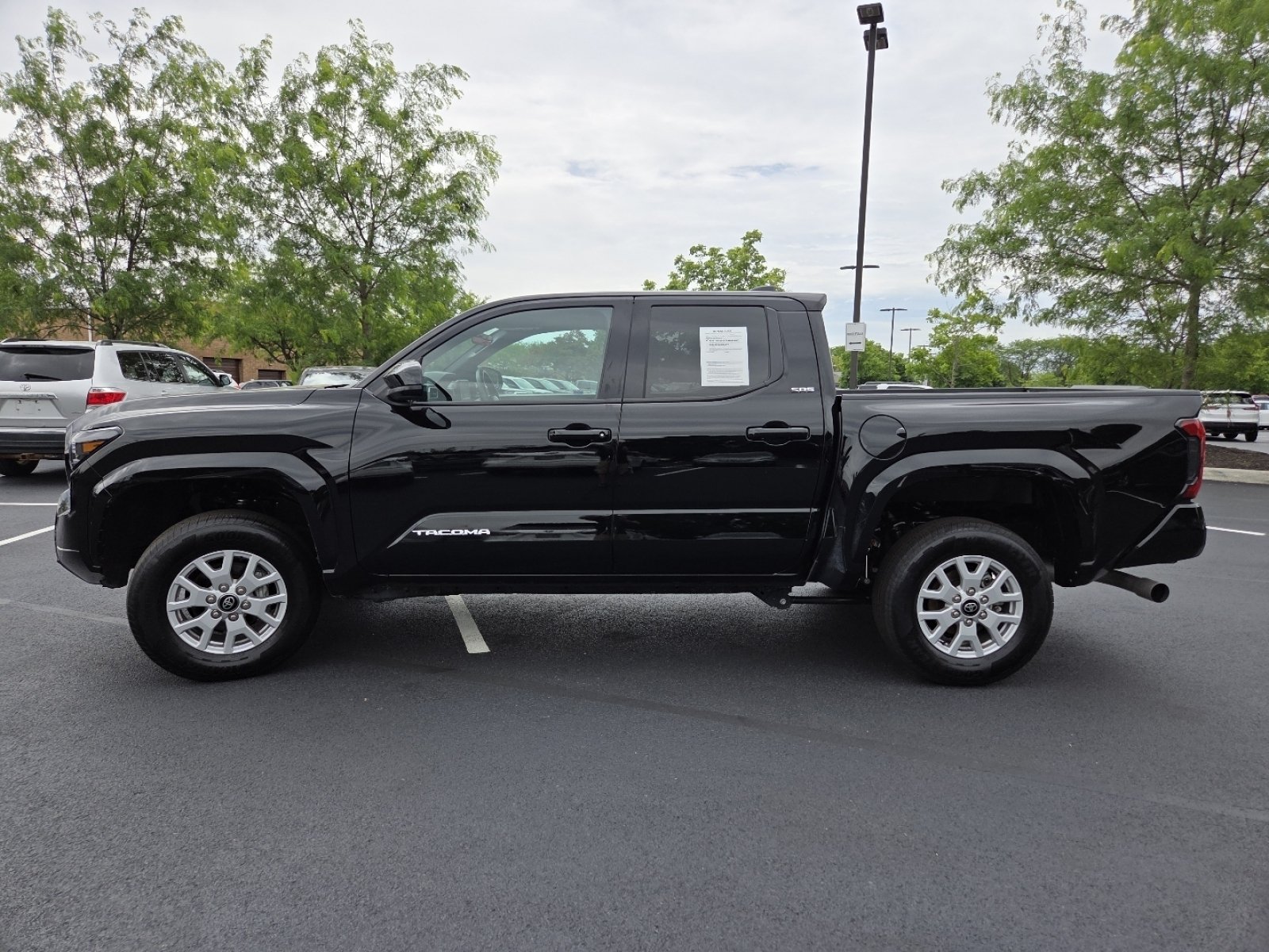 Used 2025 Toyota Tacoma SR5 AWD/4WD image 16