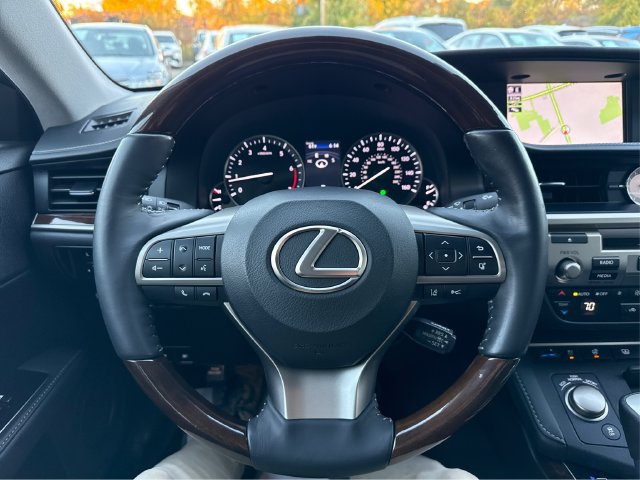 Used 2018 Lexus ES 350 w/ Luxury Package w/Wood Trim FWD image 19