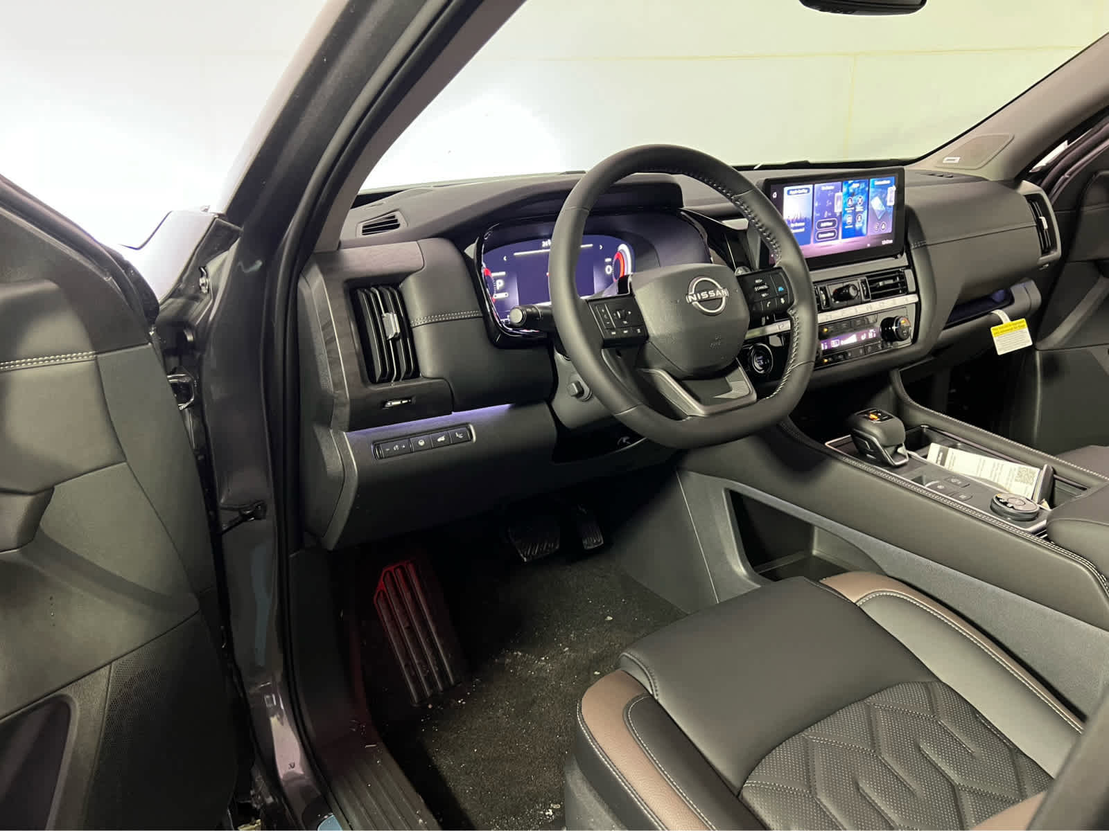 New 2026 Nissan Pathfinder Platinum image 14