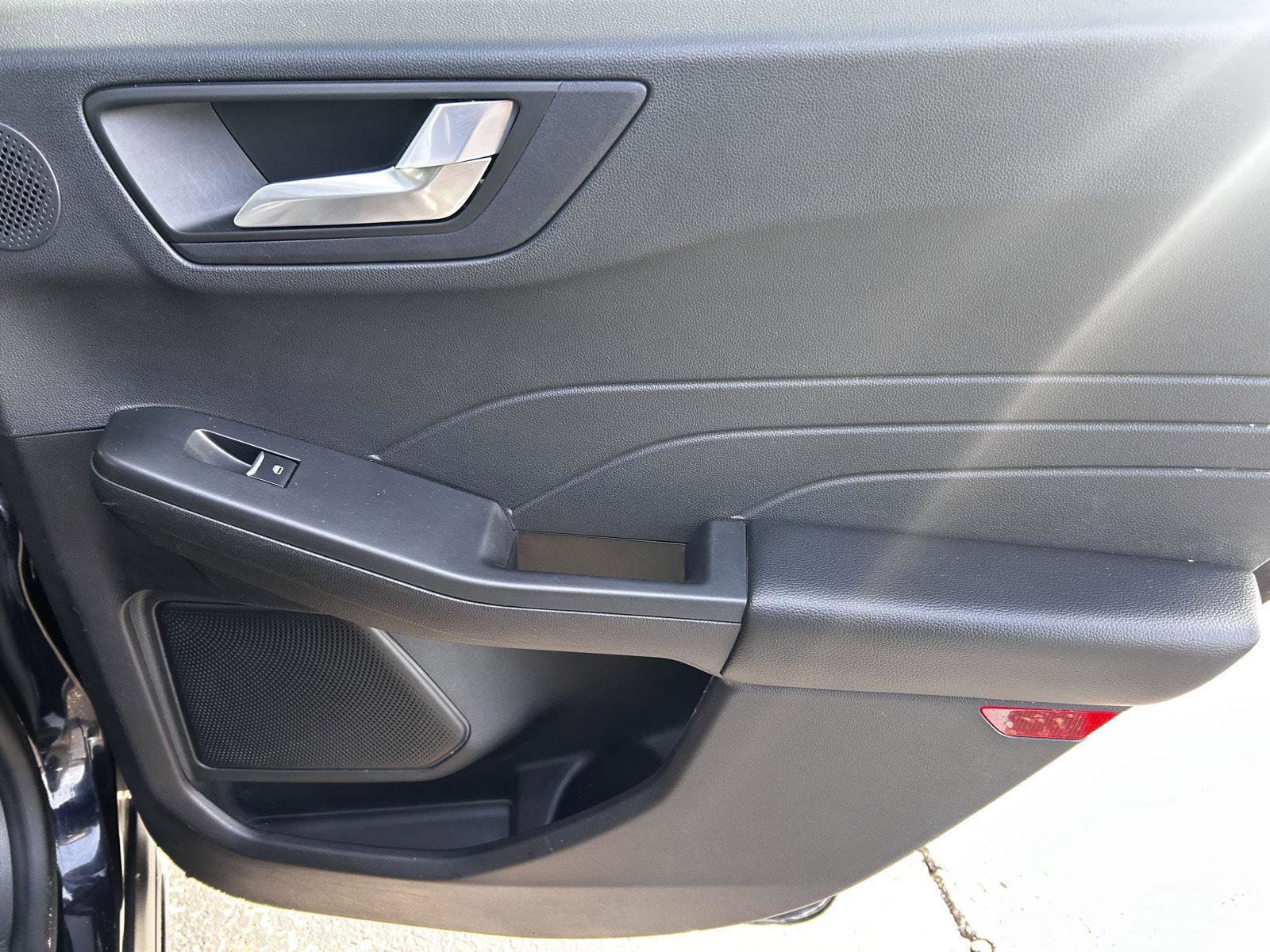 Used 2021 Ford Escape Titanium w/ Class II Trailer Tow Package image 16