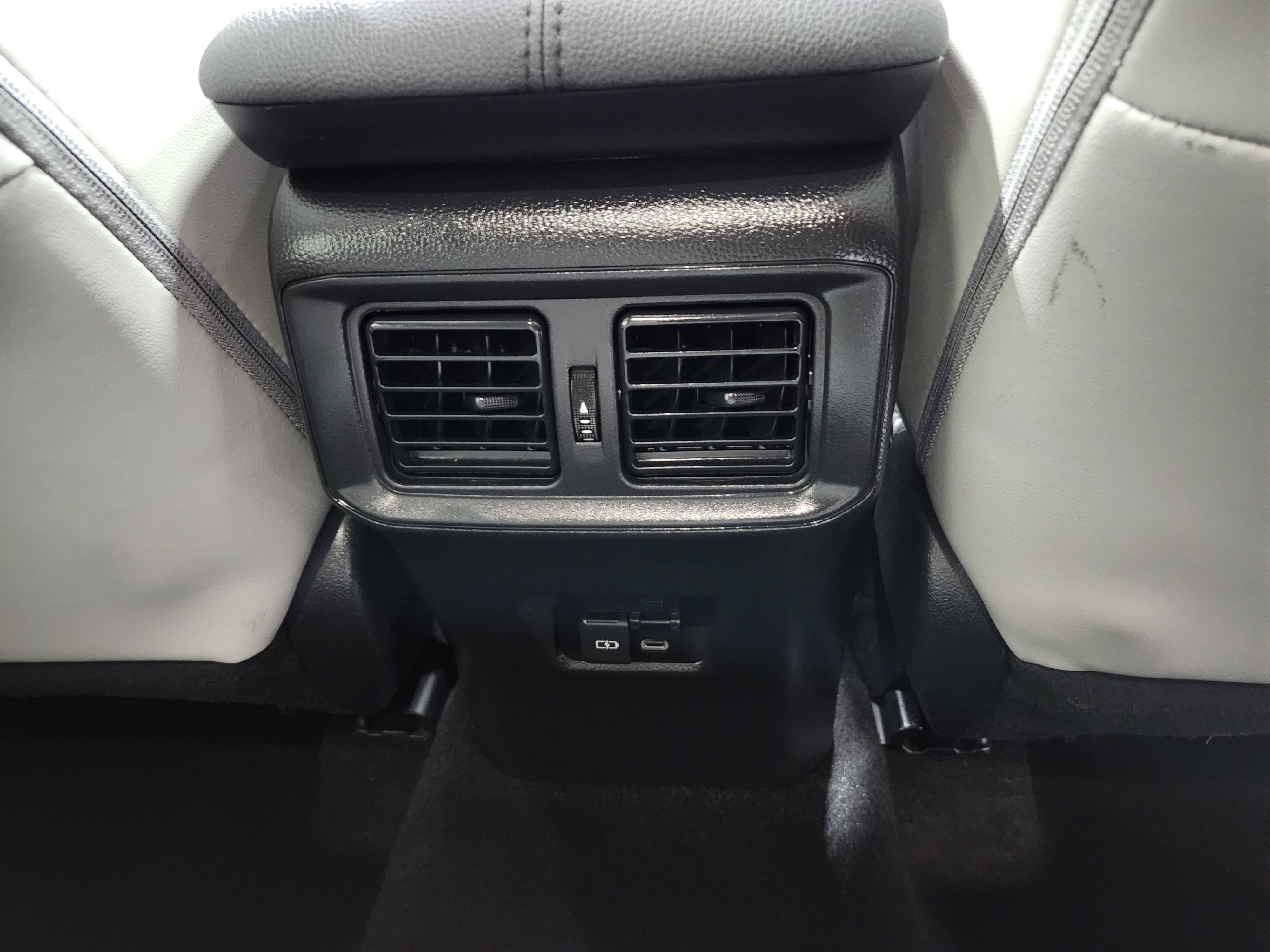 Used 2023 Toyota RAV4 Limited image 22