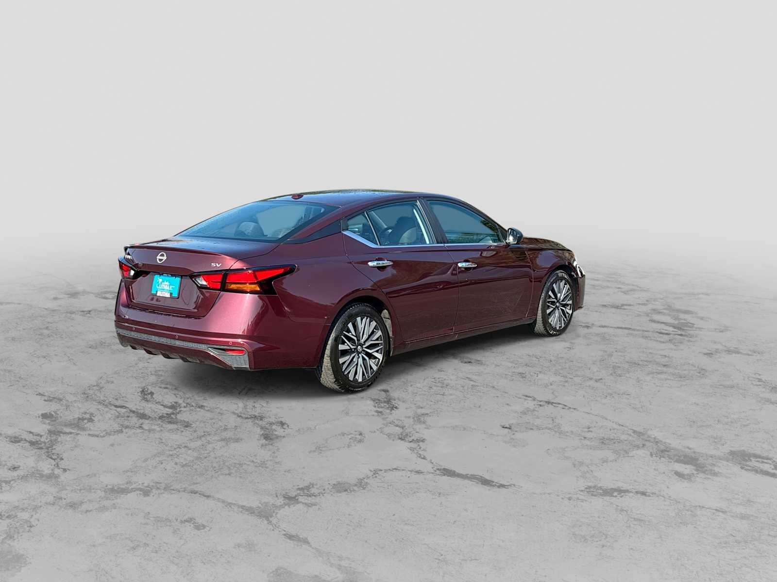 Used 2024 Nissan Altima 2.5 SV FWD image 8