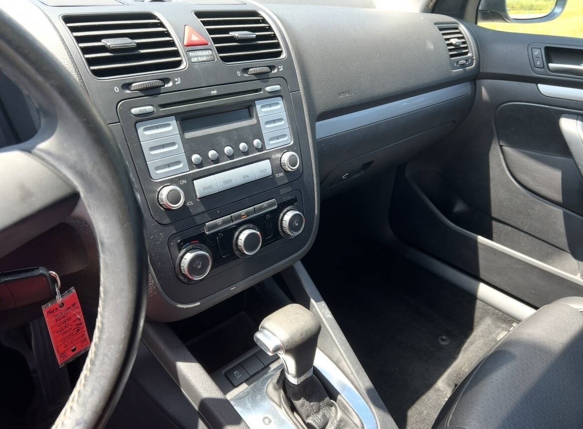 Used 2010 Volkswagen Jetta SE FWD image 16