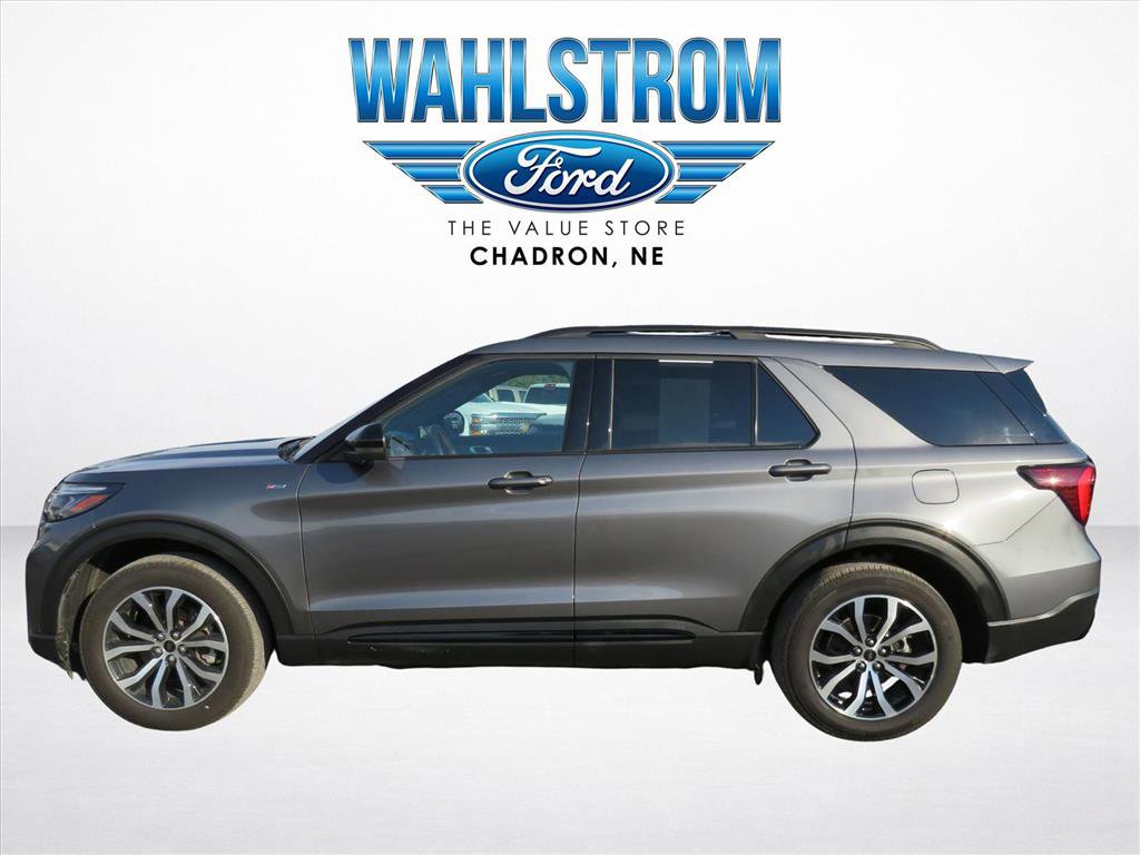 Used 2025 Ford Explorer ST-Line image 2