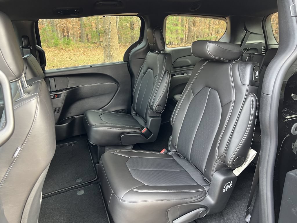 New 2026 Chrysler Pacifica Select FWD image 16