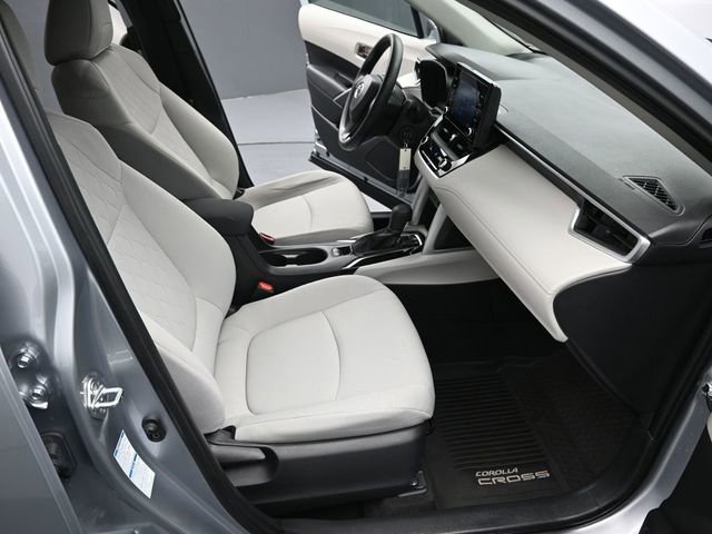 Certified 2022 Toyota Corolla Cross L image 30