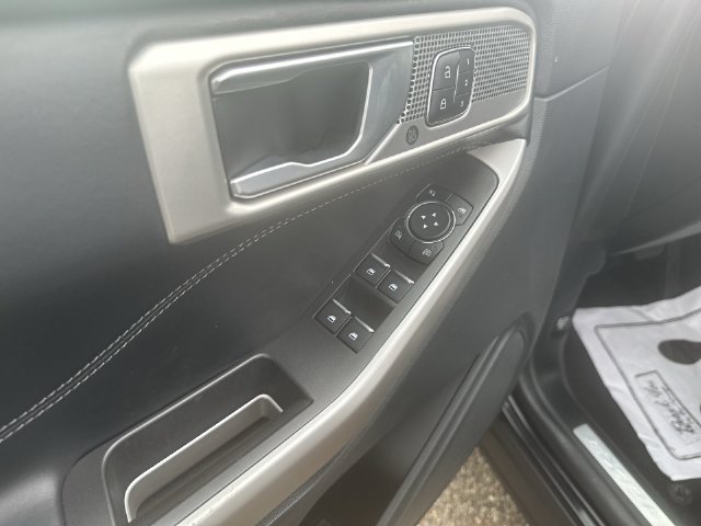 Used 2023 Ford Explorer Limited w/ Equipment Group 301A AWD/4WD image 18