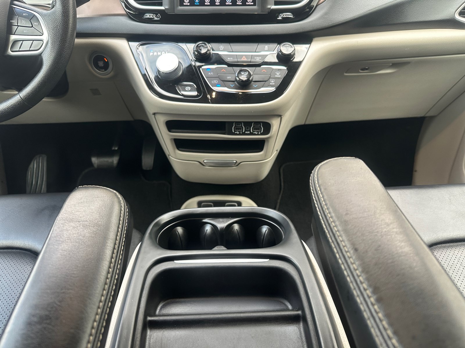 Used 2021 Chrysler Voyager Lxi FWD image 12