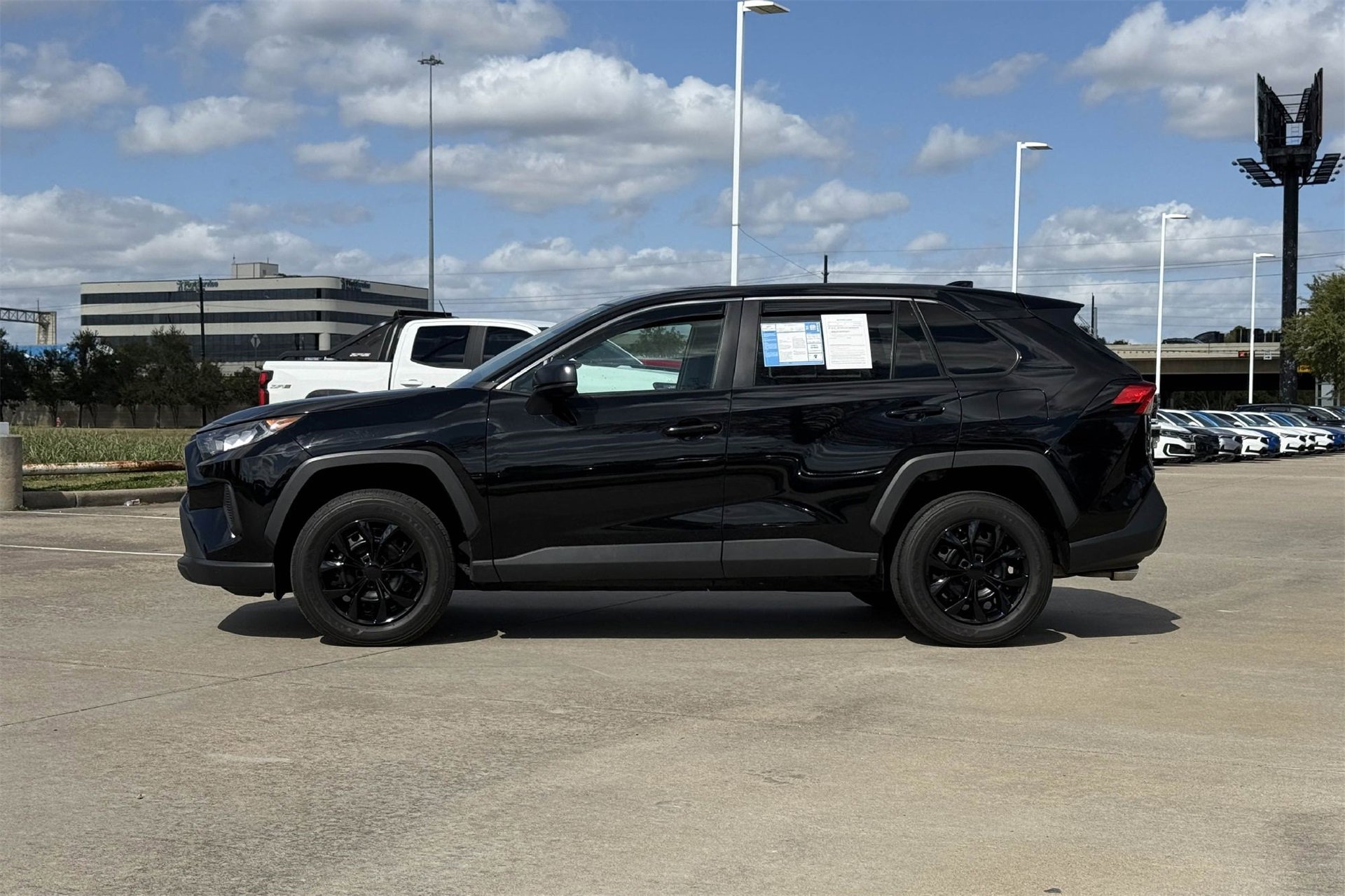 Used 2022 Toyota RAV4 LE image 3