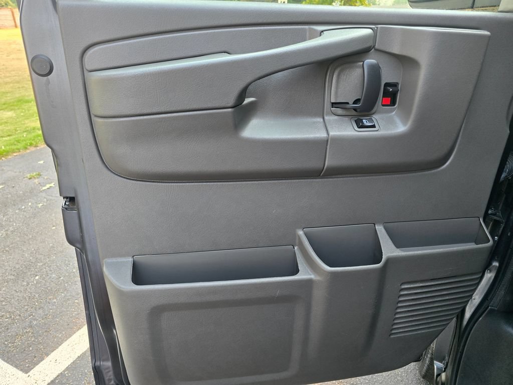 Used 2015 Chevrolet Express 2500 LS RWD image 21