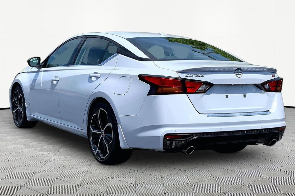 Used 2023 Nissan Altima 2.5 SR w/ SR Premium Package FWD image 4