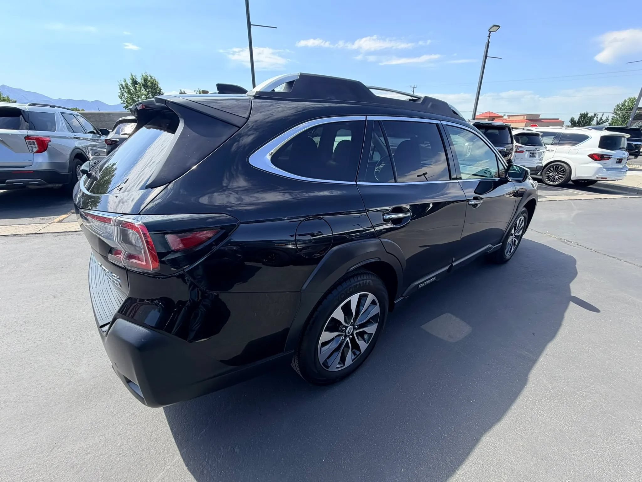 Used 2023 Subaru Outback Touring AWD/4WD image 4