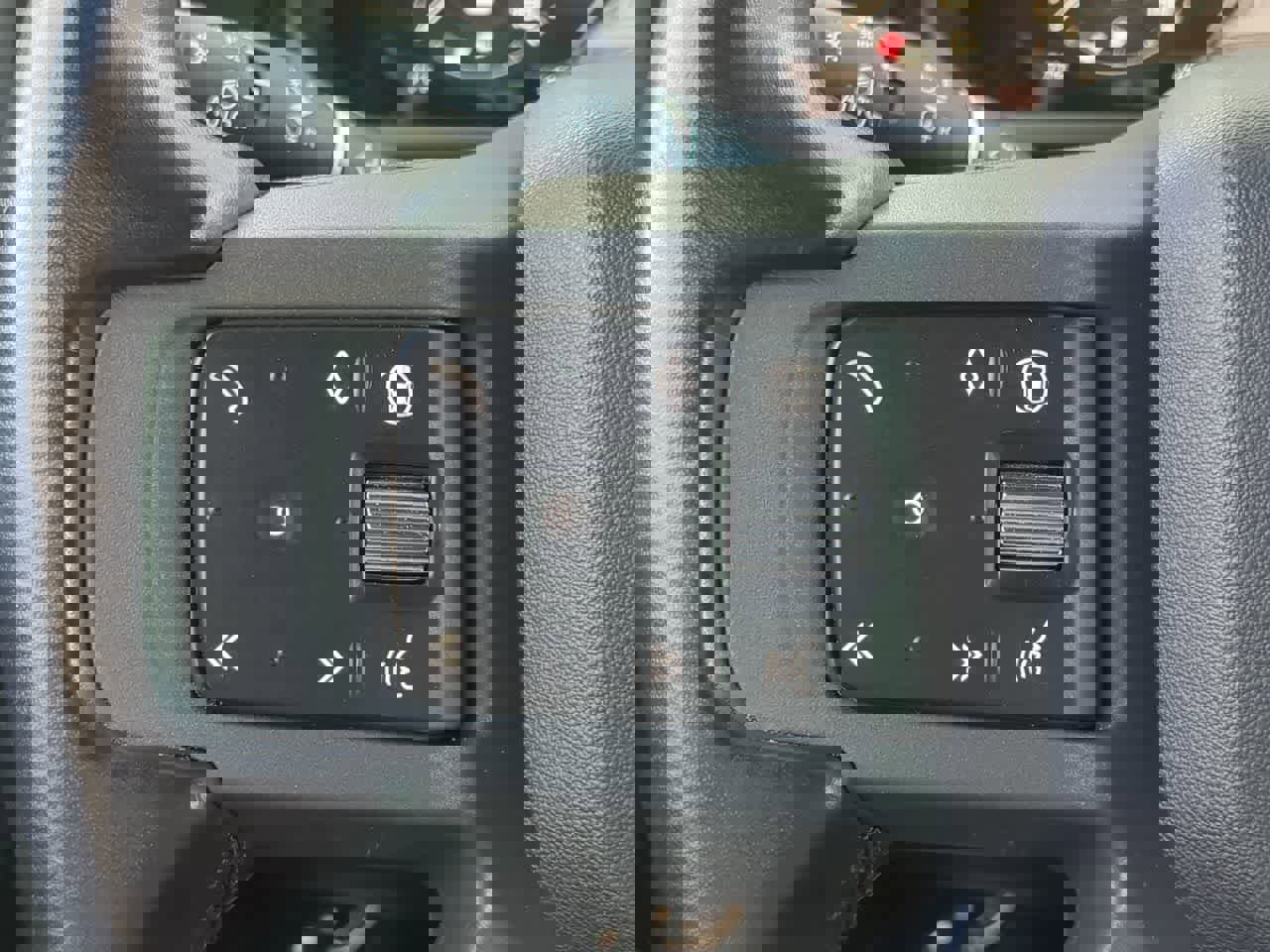 Used 2024 Land Rover Defender 130 X-Dynamic SE image 23