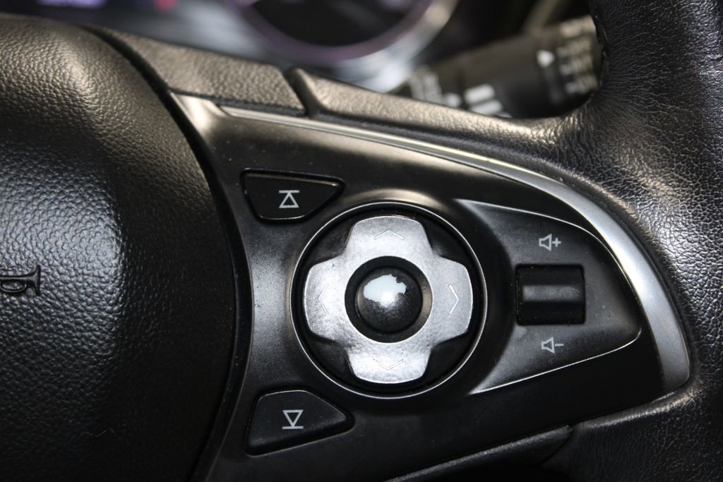 Used 2020 Buick Enclave Premium w/ Sun and Sites Package image 23