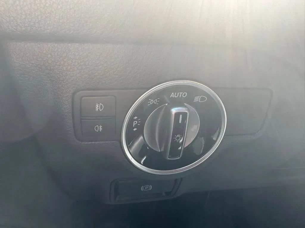 Used 2018 Mercedes-Benz GLA 250 4MATIC image 23