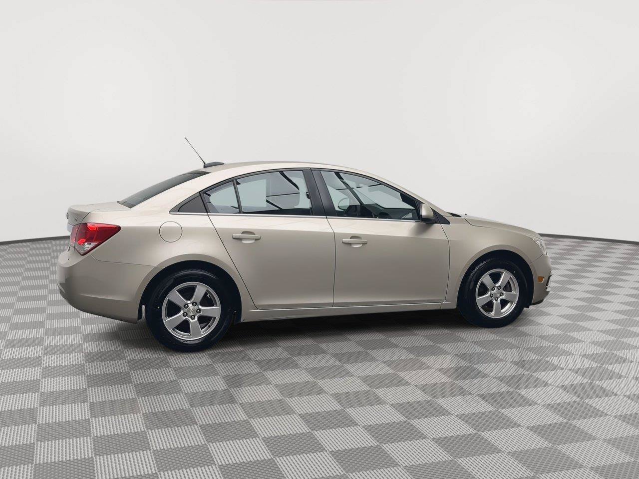 Used 2016 Chevrolet Cruze LT w/ Technology Package FWD image 32