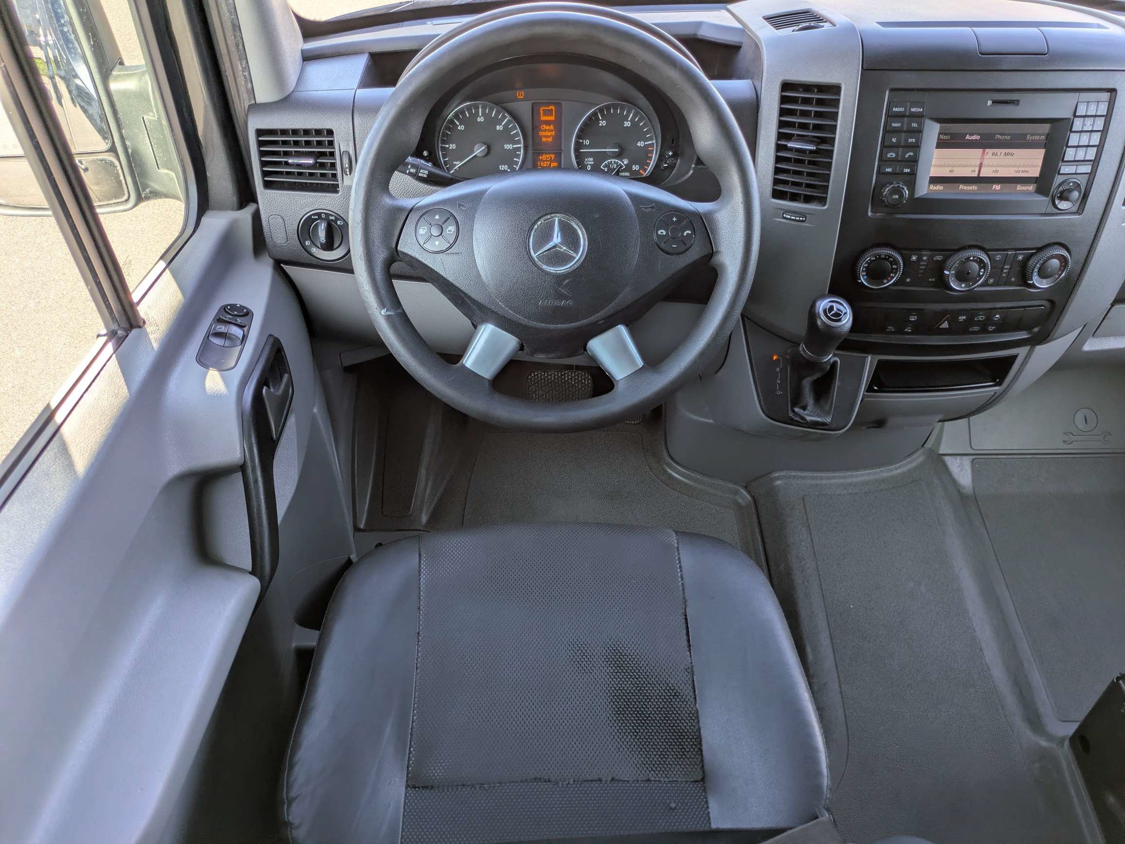 Used 2018 Mercedes-Benz Sprinter 2500 image 19