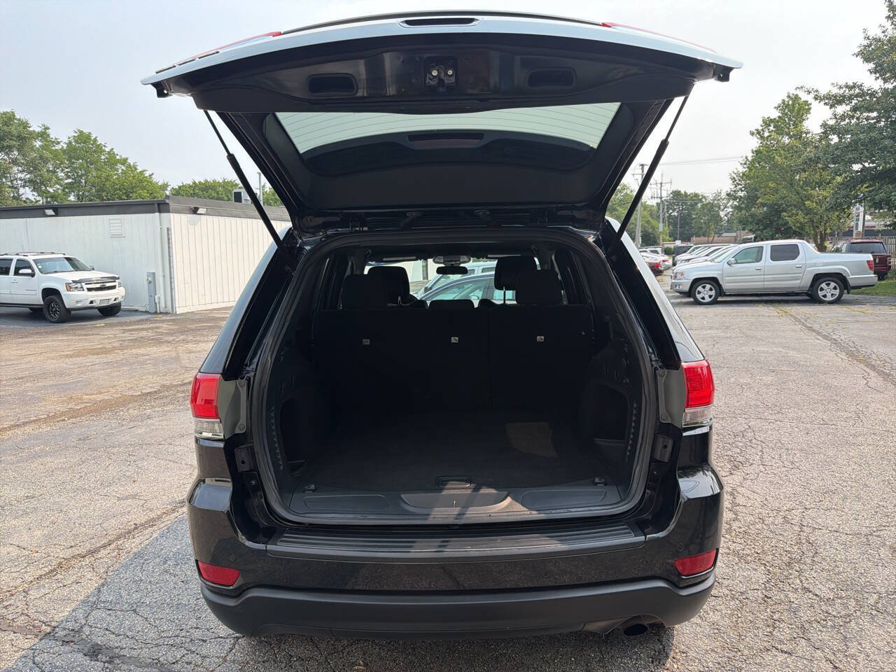 Used 2019 Jeep Grand Cherokee Laredo AWD/4WD image 24