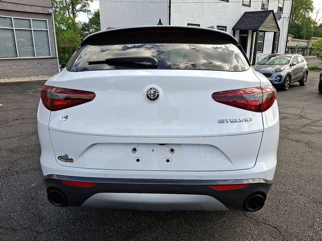 Used 2022 Alfa Romeo Stelvio Ti AWD/4WD image 5