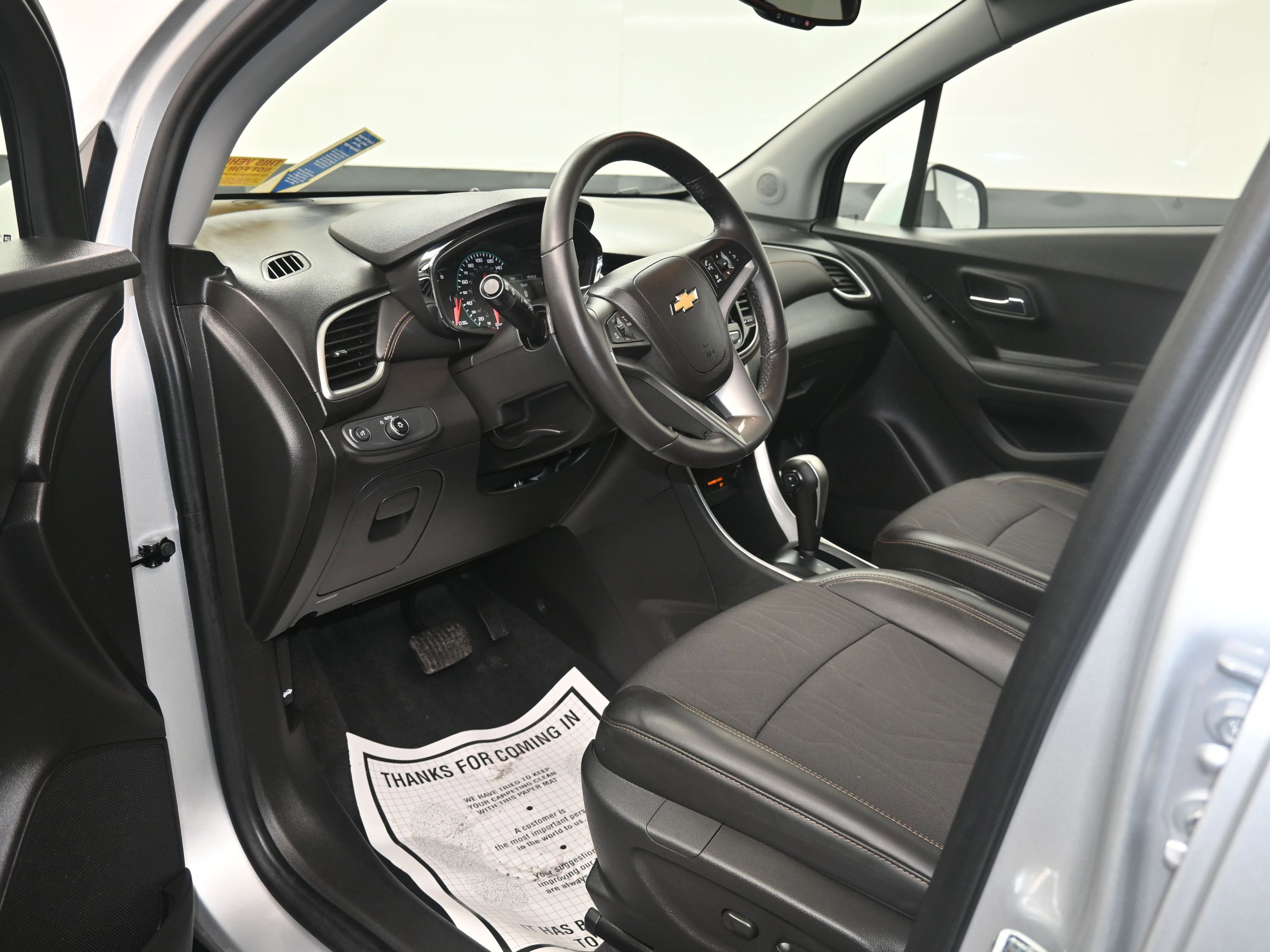 Used 2022 Chevrolet Trax LT w/ LT Convenience Package image 17