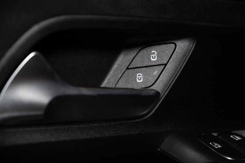 Certified 2026 Mercedes-Benz GLB 250 4MATIC image 24