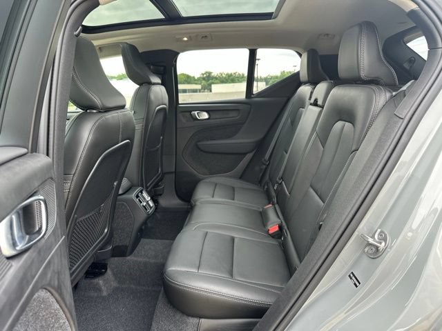 Certified 2025 Volvo XC40 B5 Plus AWD/4WD image 11