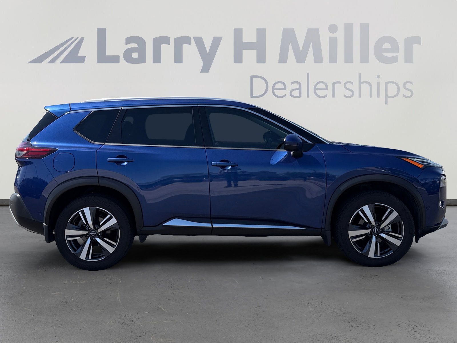 Used 2023 Nissan Rogue Platinum w/ Platinum Premium Package FWD image 6