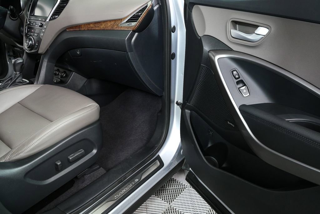 Used 2017 Hyundai Santa Fe Limited image 26