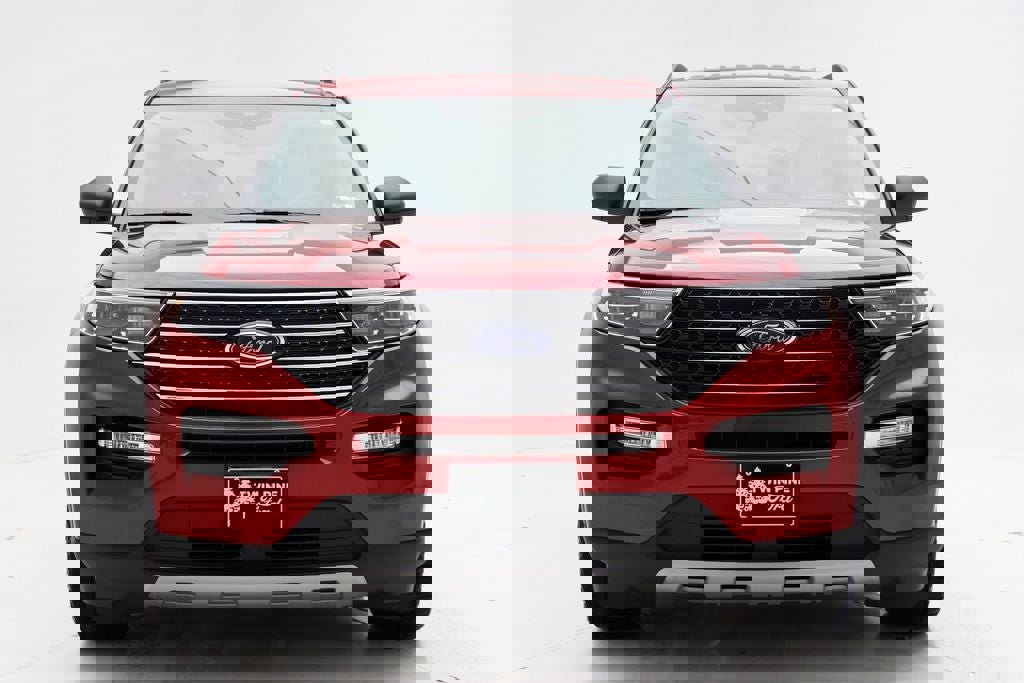 Used 2021 Ford Explorer XLT w/ Equipment Group 202A image 4