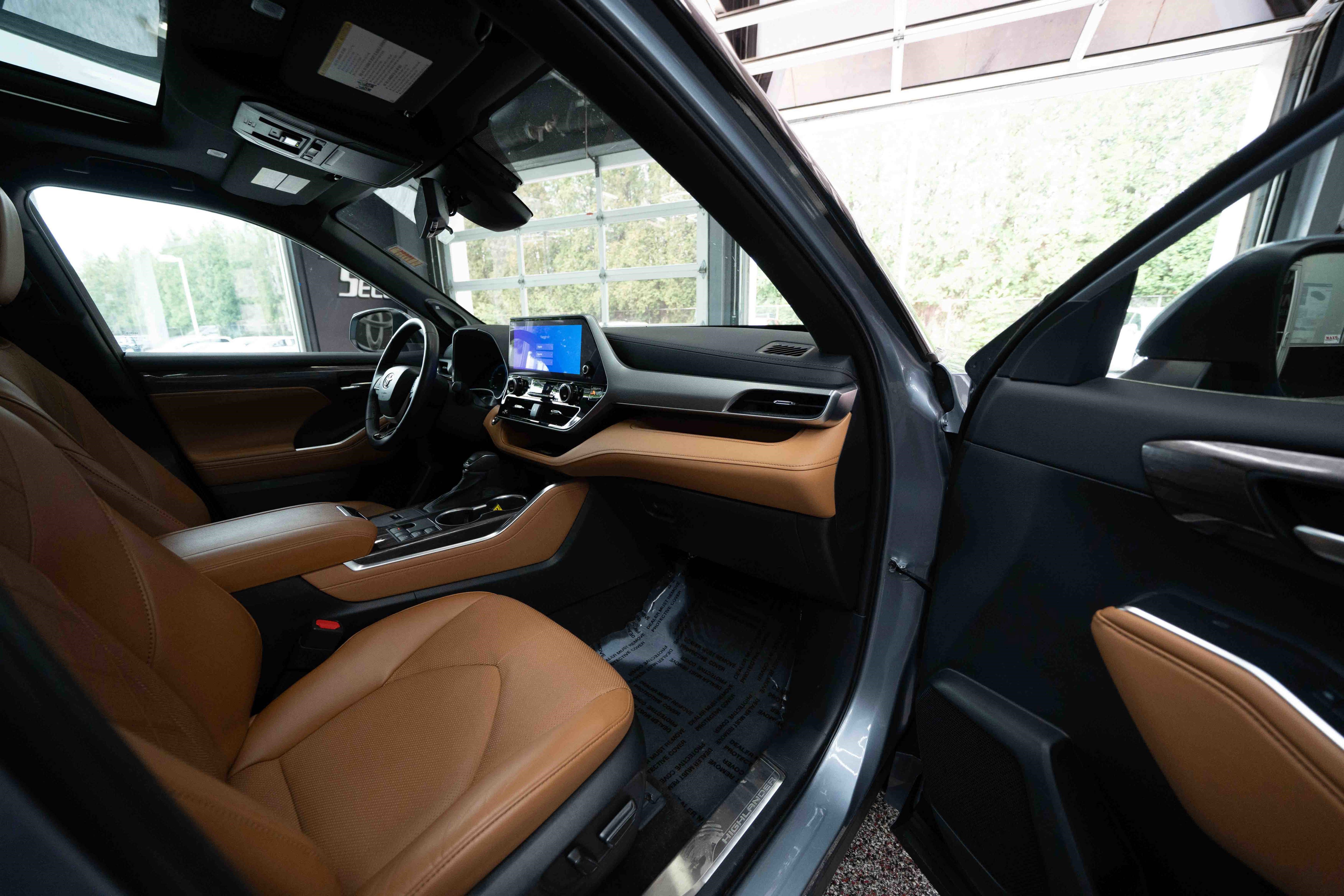 Used 2023 Toyota Highlander Platinum AWD/4WD image 26