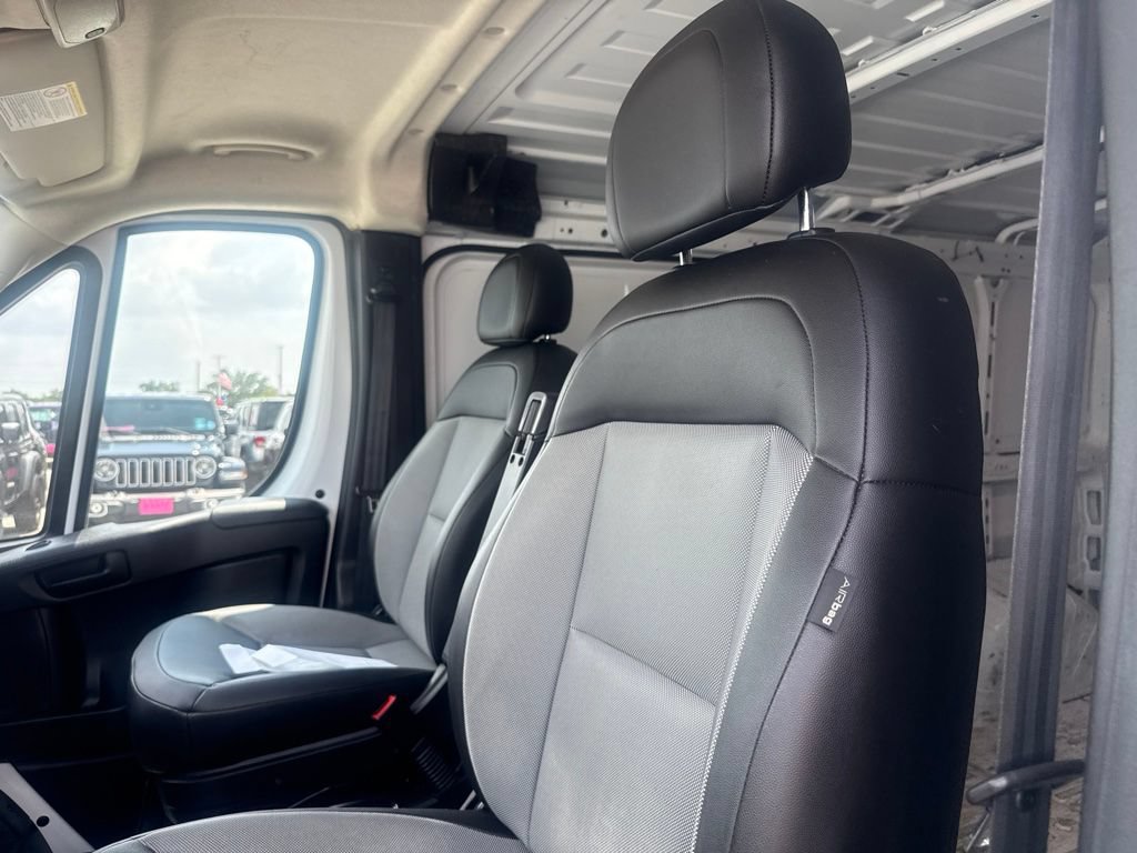 Used 2025 RAM ProMaster 2500 w/ Convenience Group FWD image 13