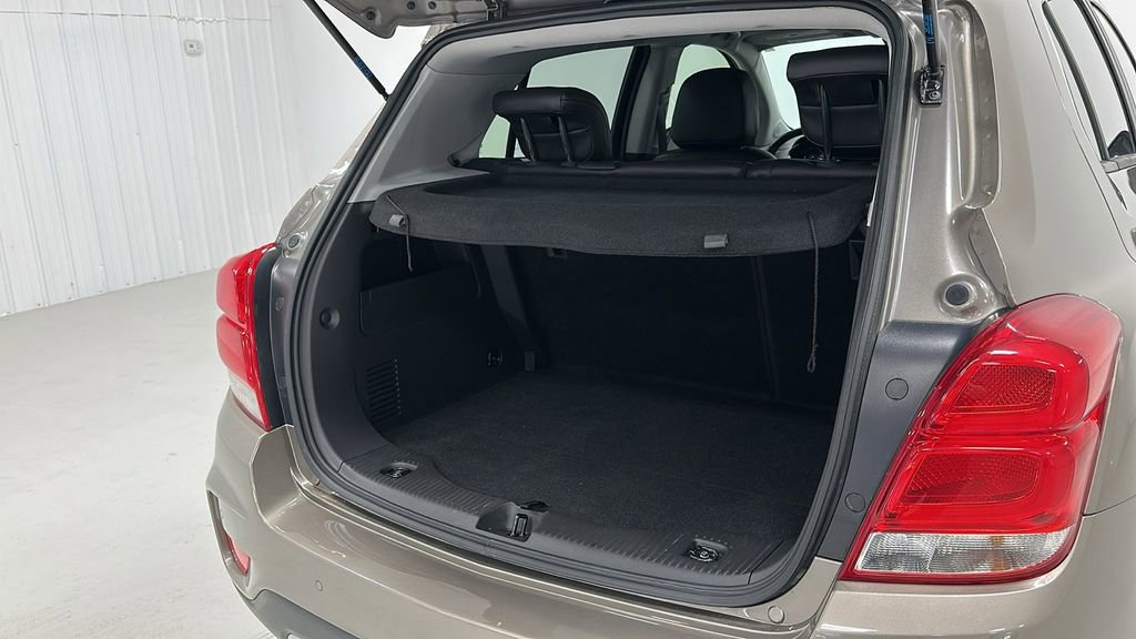 Used 2022 Chevrolet Trax LT w/ Premium Seat Package image 16