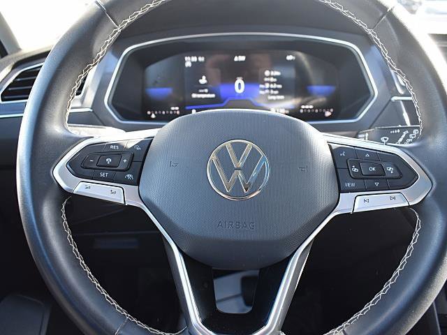 Used 2023 Volkswagen Tiguan SE w/ Panoramic Sunroof Package image 25