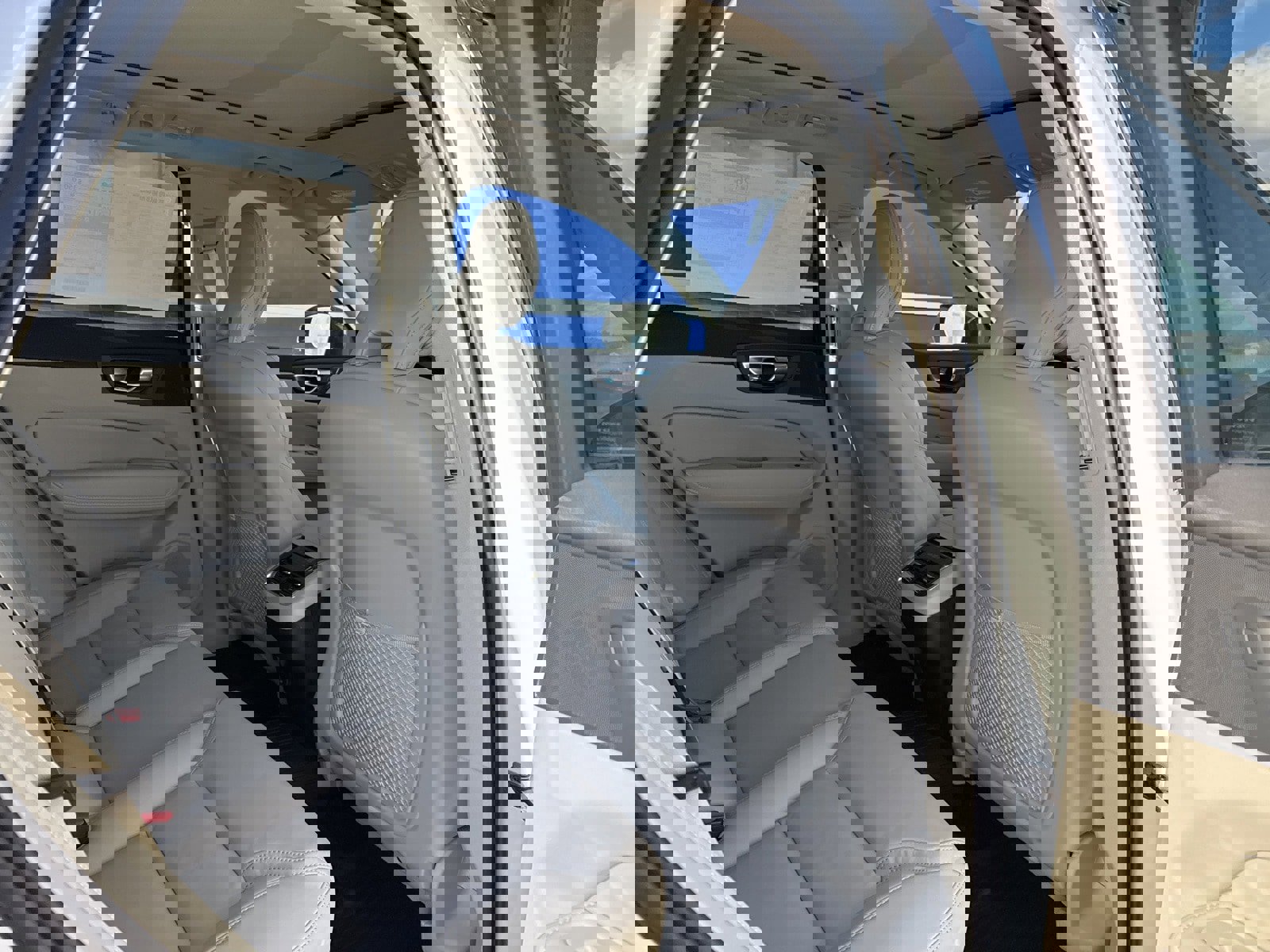 New 2026 Volvo XC60 B5 Ultra w/ Climate Package image 12