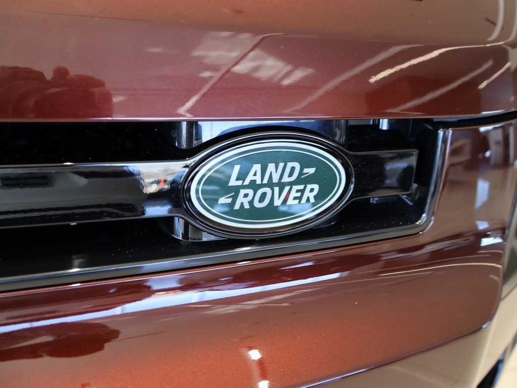 New 2025 Land Rover Defender 130 X-Dynamic SE image 3